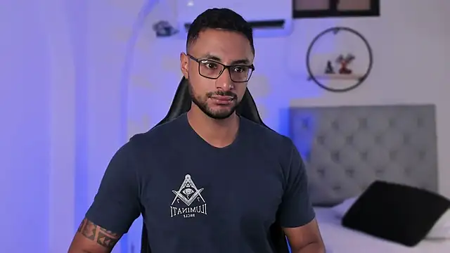 LiamGarcia1 online show from 12/04/24, 12:25