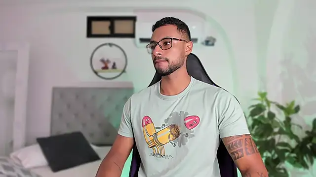 LiamGarcia1 online show from 12/11/24, 12:23