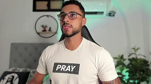 LiamGarcia1 online show from 12/14/24, 12:12