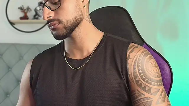 LiamGarcia1 online show from 12/21/24, 08:28