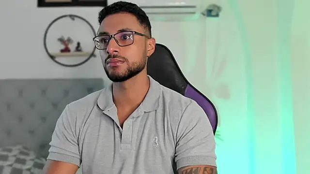 LiamGarcia1 online show from 12/23/24, 12:08