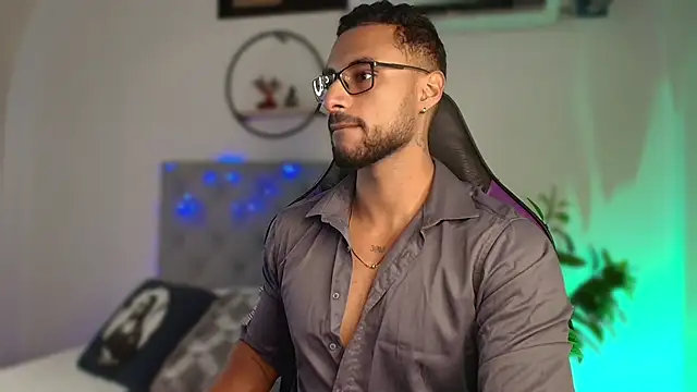 LiamGarcia1 online show from 12/24/24, 12:33