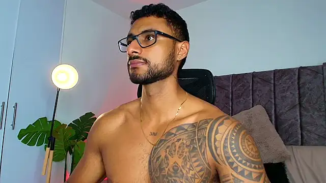 LiamGarcia1 online show from 11/11/25, 02:39