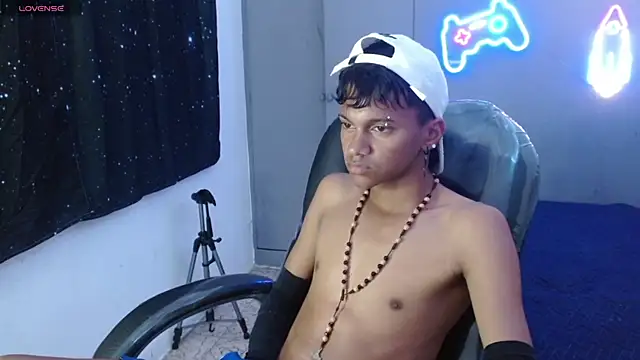 loistwink  online show from 02/11/25, 02:46