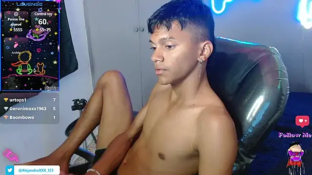 loistwink  online show from 02/22/25, 10:29