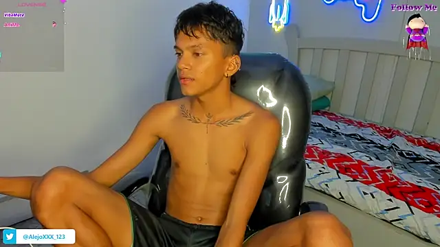 loistwink  online show from 10/29/25, 04:26