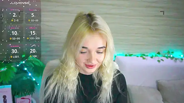 Snapshot of Ashley_S chatting on 10/17/25, 10:12 Ashley S online show from 10/17/25, 10:12