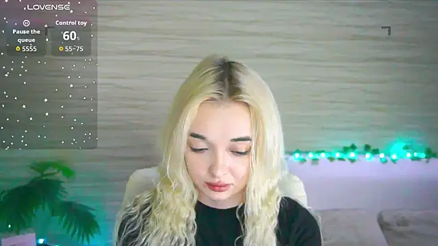 Snapshot of Ashley_S chatting on 10/28/25, 11:18 Ashley S online show from 10/28/25, 11:18