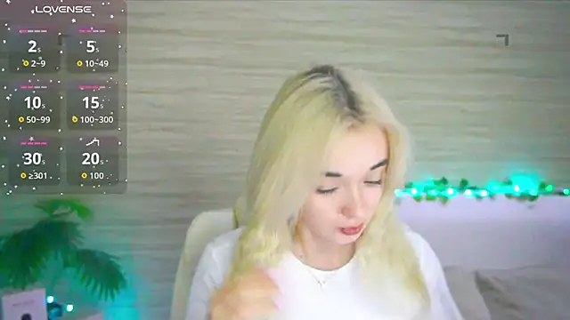 Snapshot of Ashley_S chatting on 10/29/25, 11:17 Ashley S online show from 10/29/25, 11:17