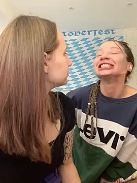 HotCaramellsTV online show from 09/25/25, 08:40