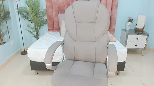 sussy leon online show from 11/20/25, 03:50