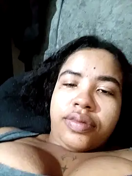 Snapshot of latetona38 chatting on 12/18/25, 02:12 latetona38 online show from 12/18/25, 02:12