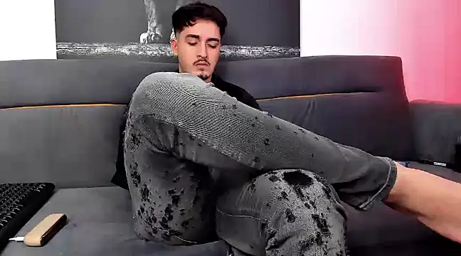 Snapshot of uptomatty chatting on 12/11/24, 07:42 uptomatty online show from 12/11/24, 07:42