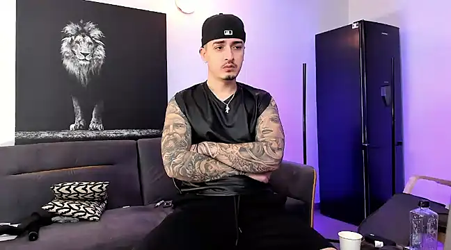 Snapshot of uptomatty chatting on 12/29/24, 07:06 uptomatty online show from 12/29/24, 07:06