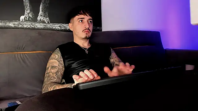 Snapshot of uptomatty chatting on 02/27/25, 09:00 uptomatty online show from 02/27/25, 09:00