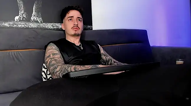 Snapshot of uptomatty chatting on 03/12/25, 05:57 uptomatty online show from 03/12/25, 05:57