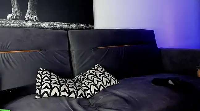 Snapshot of uptomatty chatting on 03/22/25, 07:36 uptomatty online show from 03/22/25, 07:36