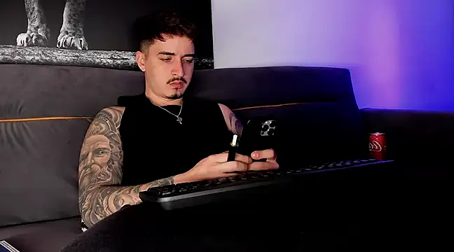 Snapshot of uptomatty chatting on 03/22/25, 06:36 uptomatty online show from 03/22/25, 06:36