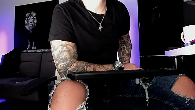 Snapshot of uptomatty chatting on 09/19/25, 04:14 uptomatty online show from 09/19/25, 04:14