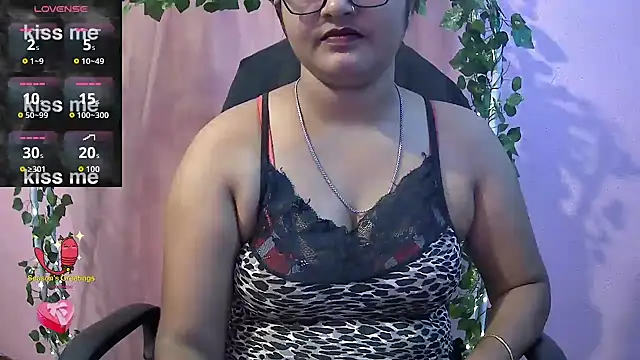 Snapshot of Pari-new chatting on 04/11/26, 04:17 Pari-new online show from 04/11/26, 04:17