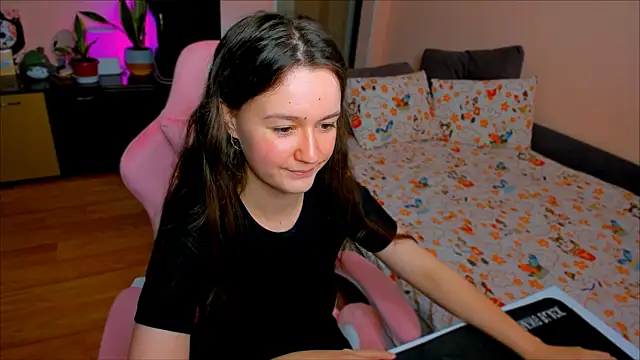 Snapshot of ameli_moon chatting on 10/11/25, 03:21 ameli moon online show from 10/11/25, 03:21