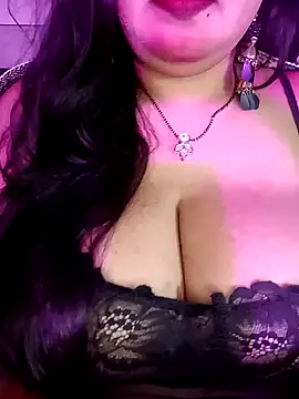 Snapshot of Suhanakhan00 chatting on 12/19/25, 07:04 Suhanakhan00 online show from 12/19/25, 07:04