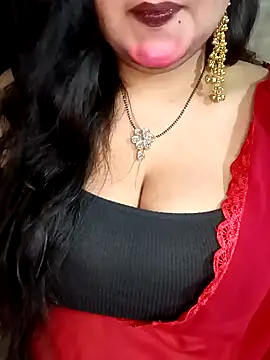 Snapshot of Suhanakhan00 chatting on 02/12/26, 06:36 Suhanakhan00 online show from 02/12/26, 06:36