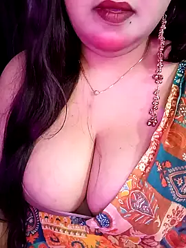 Snapshot of Suhanakhan00 chatting on 03/12/26, 06:47 Suhanakhan00 online show from 03/12/26, 06:47