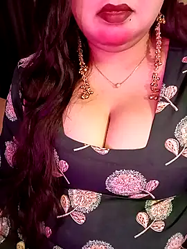 Snapshot of Suhanakhan00 chatting on 03/24/26, 07:24 Suhanakhan00 online show from 03/24/26, 07:24