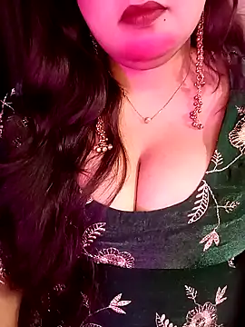 Snapshot of Suhanakhan00 chatting on 03/27/26, 03:56 Suhanakhan00 online show from 03/27/26, 03:56