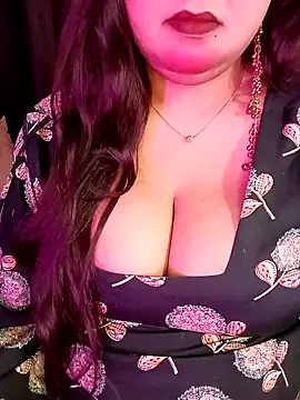 Snapshot of Suhanakhan00 chatting on 04/01/26, 05:43 Suhanakhan00 online show from 04/01/26, 05:43