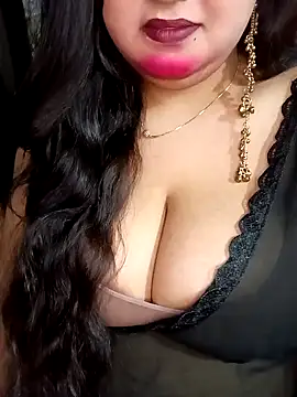 Snapshot of Suhanakhan00 chatting on 04/06/26, 07:53 Suhanakhan00 online show from 04/06/26, 07:53