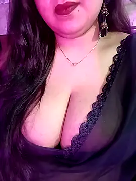 Snapshot of Suhanakhan00 chatting on 05/12/26, 06:49 Suhanakhan00 online show from 05/12/26, 06:49