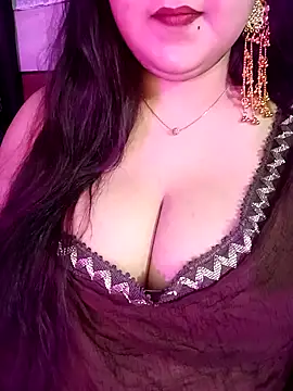 Snapshot of Suhanakhan00 chatting on 05/15/26, 11:17 Suhanakhan00 online show from 05/15/26, 11:17