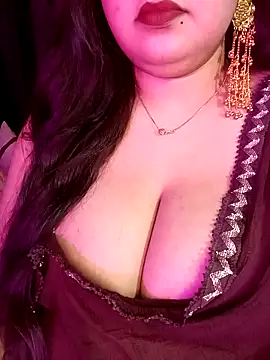 Snapshot of Suhanakhan00 chatting on 05/16/26, 10:36 Suhanakhan00 online show from 05/16/26, 10:36