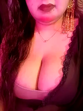 Snapshot of Suhanakhan00 chatting on 05/18/26, 10:54 Suhanakhan00 online show from 05/18/26, 10:54