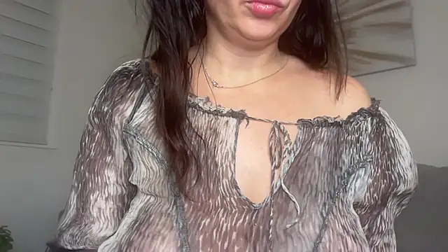 Snapshot of Serena_4you chatting on 01/06/26, 06:22 Serena 4you online show from 01/06/26, 06:22