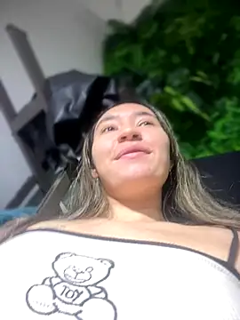 Snapshot of Sophie_LS chatting on 10/12/25, 02:43 Sophie LS online show from 10/12/25, 02:43