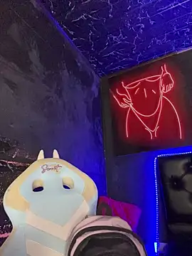 Snapshot of Sophie_LS chatting on 10/25/25, 02:02 Sophie LS online show from 10/25/25, 02:02