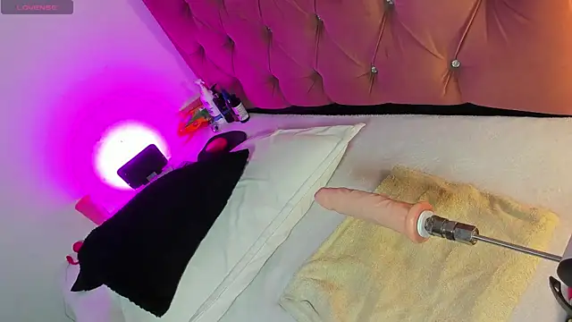 Snapshot of kyliestteel chatting on 10/25/25, 12:34 kyliestteel online show from 10/25/25, 12:34