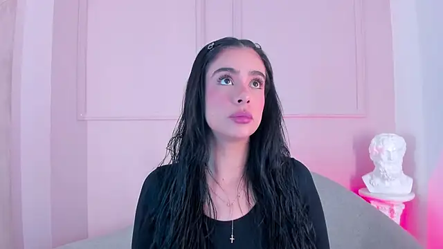 Snapshot of victoria_milann chatting on 11/26/25, 01:23 victoria milann online show from 11/26/25, 01:23