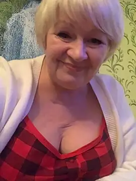 Laura Millf online show from 01/01/25, 12:32