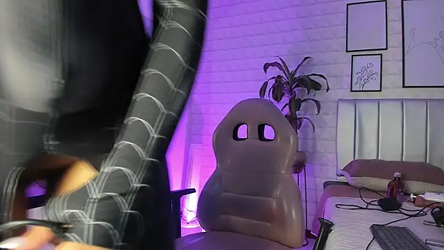 Lizzie-Evans online show from 09/28/25, 12:10