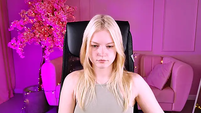 Snapshot of GraceGlamour chatting on 09/17/25, 05:09 GraceGlamour online show from 09/17/25, 05:09