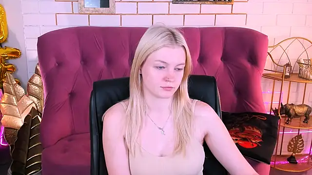 Snapshot of GraceGlamour chatting on 09/18/25, 05:09 GraceGlamour online show from 09/18/25, 05:09
