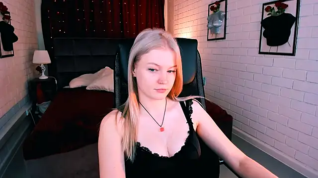 Snapshot of GraceGlamour chatting on 10/15/25, 05:07 GraceGlamour online show from 10/15/25, 05:07
