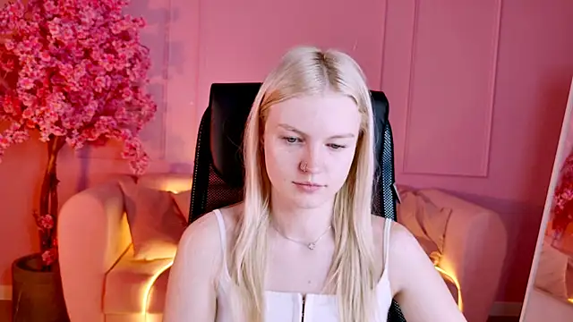 Snapshot of GraceGlamour chatting on 11/03/25, 05:09 GraceGlamour online show from 11/03/25, 05:09