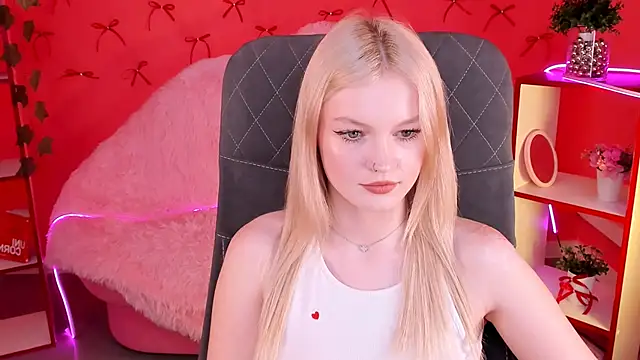 Snapshot of GraceGlamour chatting on 11/10/25, 01:10 GraceGlamour online show from 11/10/25, 01:10