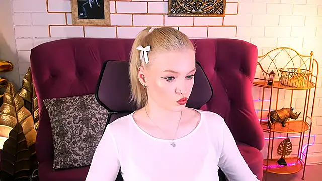 Snapshot of GraceGlamour chatting on 11/28/25, 01:03 GraceGlamour online show from 11/28/25, 01:03