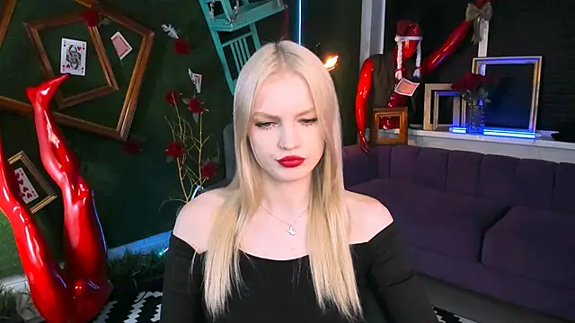 Snapshot of GraceGlamour chatting on 12/02/25, 01:05 GraceGlamour online show from 12/02/25, 01:05